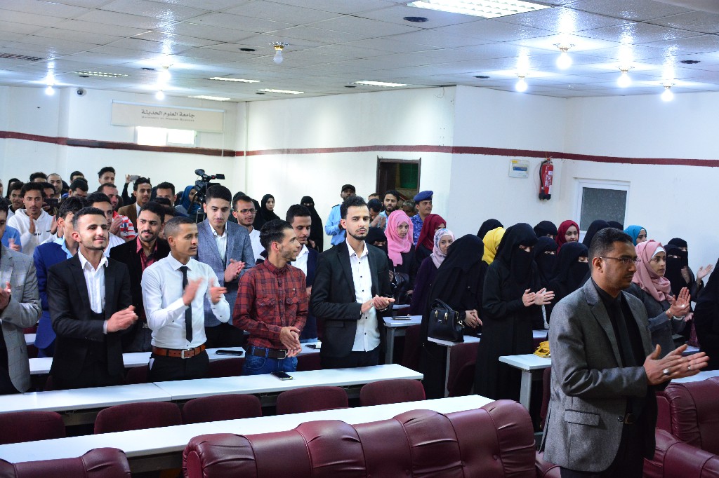 اقامة حفل تكريم لاوائل كلية العلوم الادارية والانسانية (الفترة الصباحية)
