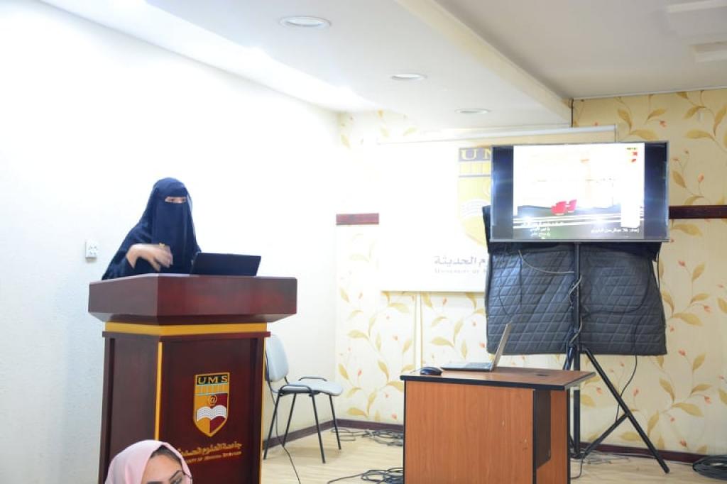 Discussing graduation projects for students of the Interior Design Department